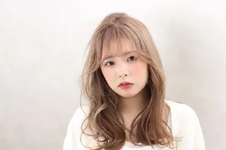 カラー ロング YOCCHI ヘアデザイナーのヘアスタイル