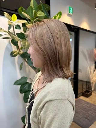 ミディアム カラー yuika .のヘアスタイル