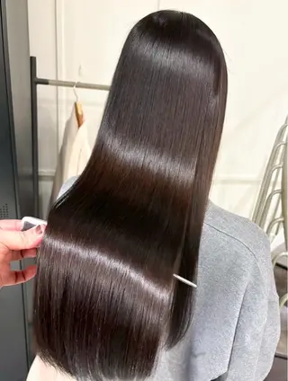 ロング カラー Attrait .のヘアスタイル