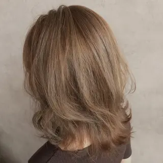ミディアム 齋藤 真由のヘアスタイル