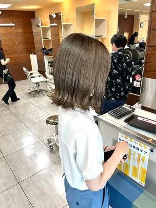 ショート カラー ヘアアレンジ インナー×縮毛矯正 ピンクカラー澤井里菜のヘアスタイル