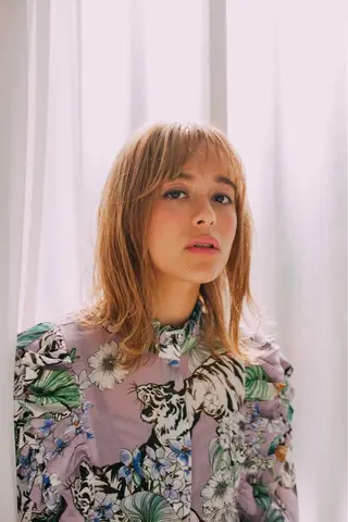 ミディアム 荒木 ユウのヘアスタイル