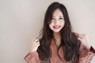 ロング カラー ベージュ/インナー カラー🤍Rieのヘアスタイル