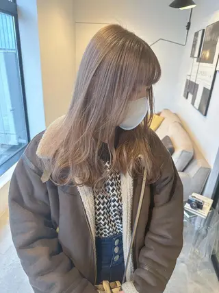 カラー ロング ヘアアレンジ ベージュ/ダブルカラ ー/新潟駅/青柳萌果のヘアスタイル
