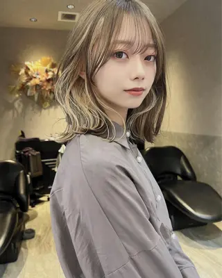 ミディアム VEGA天神 ブリーチのヘアスタイル