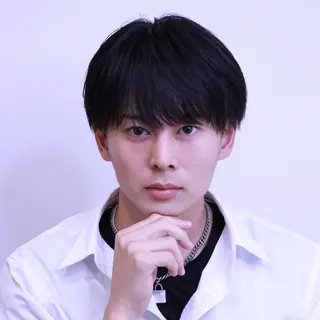 メンズ ラウンドマッシュ/ フェザーショート大阪のヘアスタイル