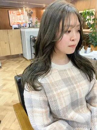 ロング カラー ハル🌸柔色/ ブリーチなし/艶髪のヘアスタイル
