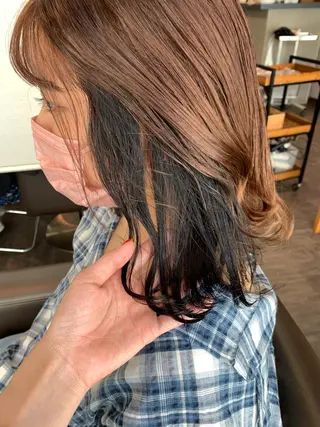 ミディアム カラー ヘアアレンジ サナ🌱 切りっぱなしボブのヘアスタイル