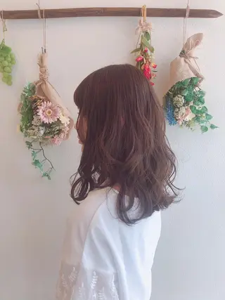 セミロング カラー 西 めぐみのヘアスタイル