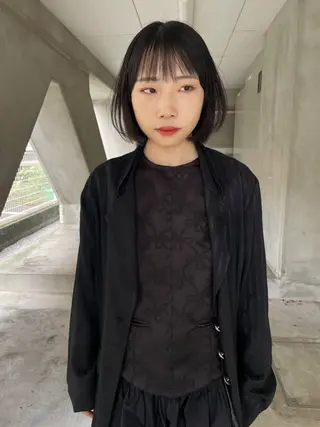 ショート パーマ、ボブ、透明感 カラー、小須田ゆあのヘアスタイル