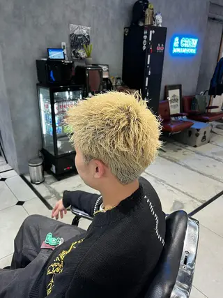 ショート カラー メンズ &CREW スタッフのヘアスタイル