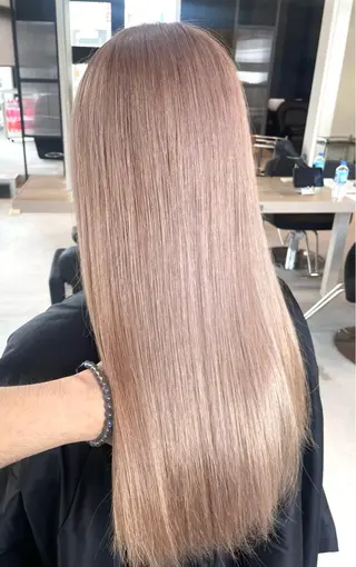 セミロング カラー Lia所属・皆木 智晴のヘアスタイル