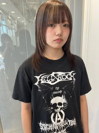 セミロング ウルフカット／吉村 桃子のヘアスタイル