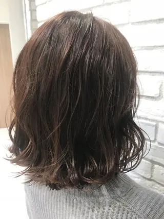 ミディアム 米良 志織のヘアスタイル