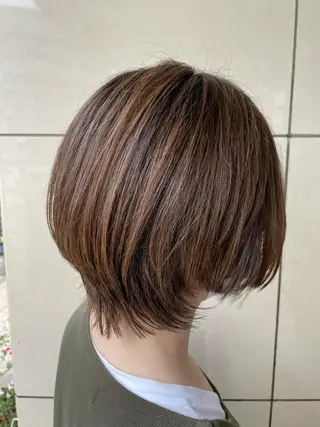 ショート カラー 内田温子大人女性 ハイライト、ボブのヘアスタイル