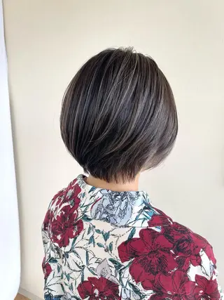 ショート カラー ハイライトカラー✨ グレージュ✨鎌倉光洋のヘアスタイル