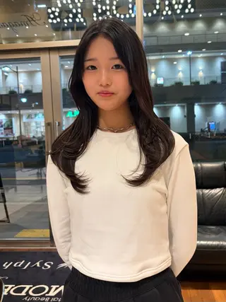 ロング ルナ｜レイヤー ×デザインカラー🥝のヘアスタイル