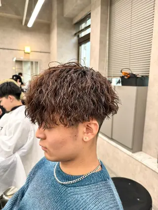 ショート パーマ ヘアアレンジ メンズ 顔まわりカット の達人のヘアスタイル