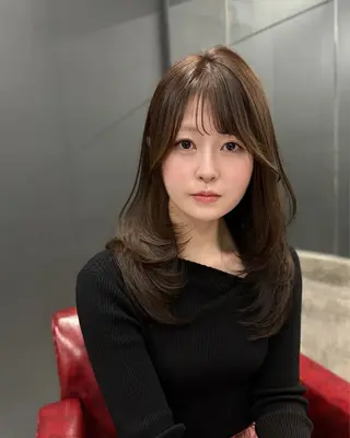 ロング 細井 友貴のヘアスタイル