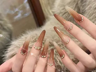 ネイル Mina. 🦢のネイルデザイン