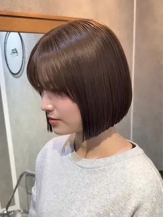 ショート カラー 赤みオフの透明感職人 /ケア重視の美髪施術のヘアスタイル