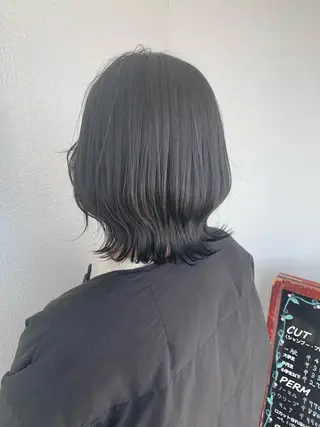 ミディアム カラー 三野 沙也のヘアスタイル