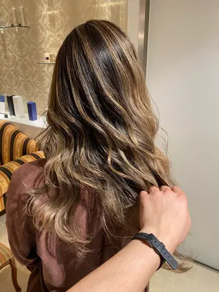 ロング カラー カラースペシャリスト ・齊藤 羽瑠輝のヘアスタイル