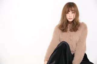 セミロング ブリーチなしダブル/ レイヤーカット 小棹のヘアスタイル