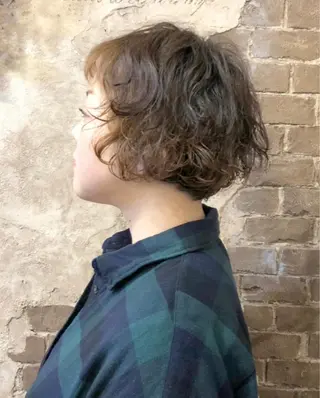 ショート カラー パーマ ブリーチ、パーマ 西部笑のヘアスタイル