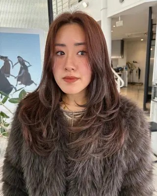 セミロング カラー tomo🍒パーマ ハイトーン似合わせのヘアスタイル