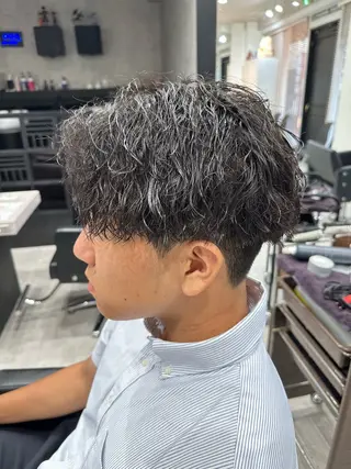 ショート パーマ メンズ ユウ🪄 パーマ指名No1のヘアスタイル