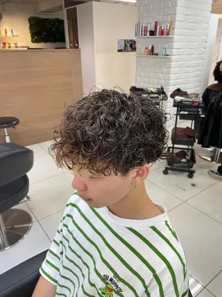 ショート パーマ メンズ フェザーパーマ職人 🪶ryosukeのヘアスタイル