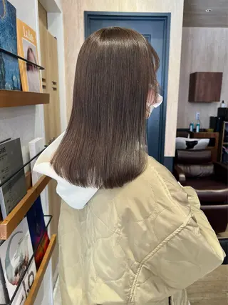 セミロング Oasisgarden所属・レイヤー/ブリーチ MOMOのヘアスタイル