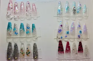 ネイル レイジー スワンのネイルデザイン