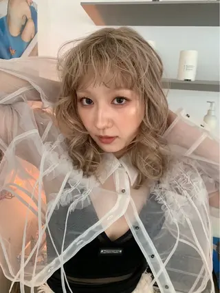 セミロング カラー ヘアアレンジ カヨコ/ハイトーン /透明感カラーのヘアスタイル