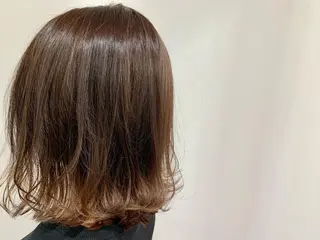 セミロング カラー あべ ゆうかのヘアスタイル