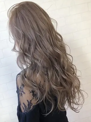 カラー デザインカラー Lienのヘアスタイル