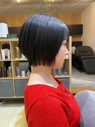 ショート fumi🪞血色感 アップ艶カラーのヘアスタイル