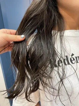 カラー 川本 芹奈のヘアスタイル