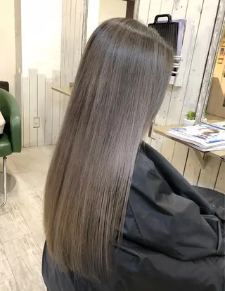 ロング 韓国レイヤー外国人風 透明感カラー髪質改善のヘアスタイル