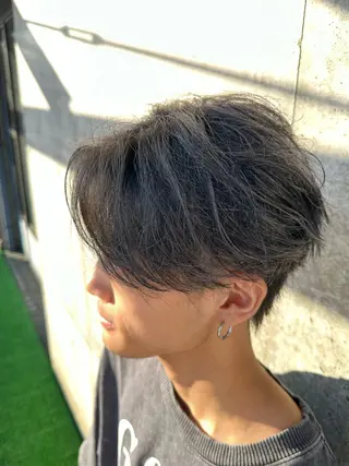 カラー メンズ arika オケシ　リョウダイのヘアスタイル