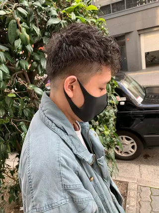 ショート パーマ メンズ LINDOTOKYO梅田所属・酸性ストレート 髪質改善大槻勇樹のヘアスタイル