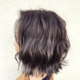 ミディアム 西村 真実子のヘアスタイル