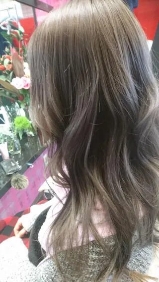 ロング カラー 横山 千春のヘアスタイル