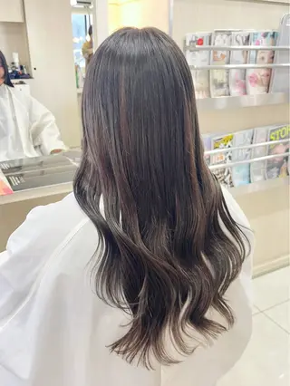 ロング ハイトーンカラー シールエクステのヘアスタイル