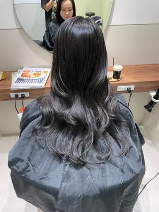 ロング カラー 岩田菜央 《武蔵小杉》のヘアスタイル