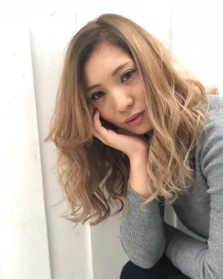 ロング カラー 白髪ぼかしハイライト めさきすずなのヘアスタイル