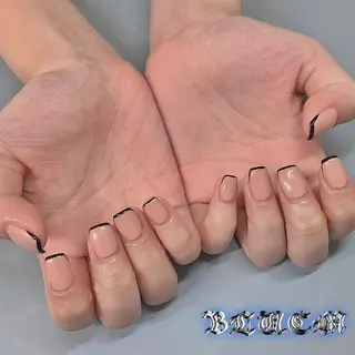 ネイル BLUEM なな🐶のネイルデザイン