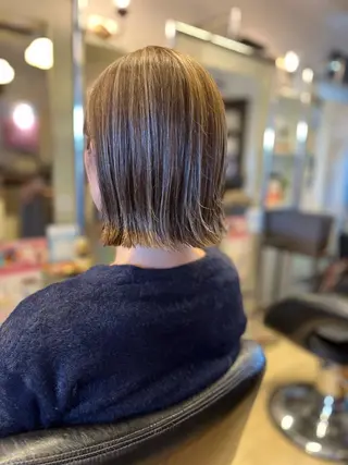 ミディアム 矢崎 身江子のヘアスタイル