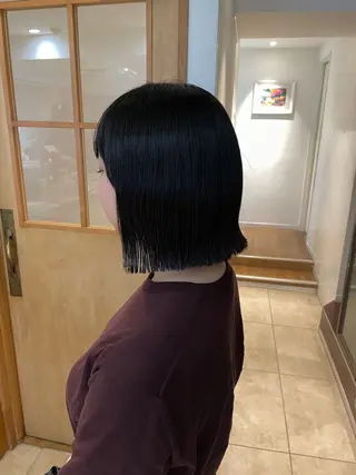 ショート カラー 秋元 佳乃のヘアスタイル